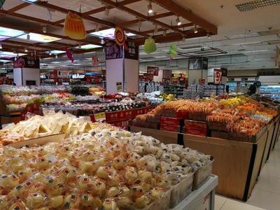 農副產品平價專營區 興高采烈進，哭笑不得出